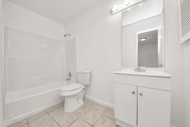 Building Photo - 15534 Weldon Dr