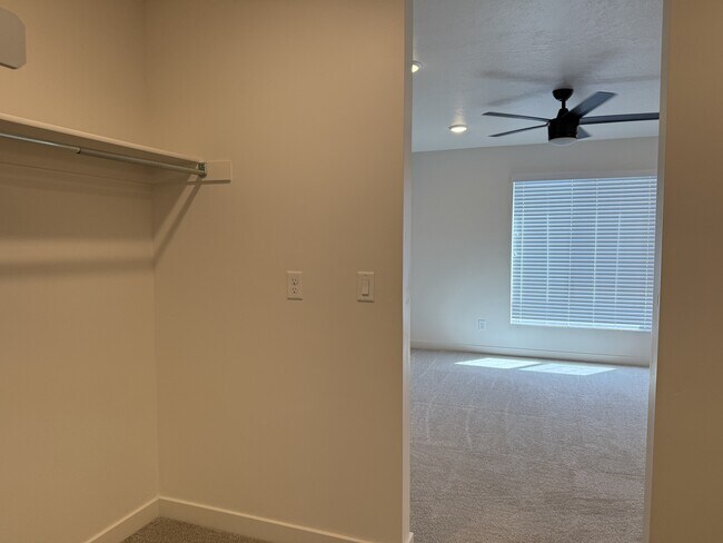 Building Photo - 63 E Hamblin Ln