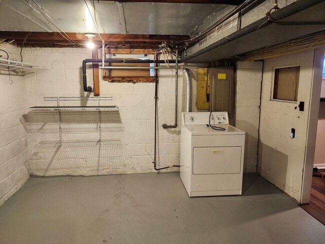 Building Photo - For Rent: $1,995/month – Recently Renovated 3BR Twin in Forest Brook Glen, Wilmington