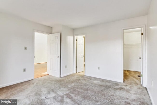 Building Photo - 1232 Lakeview Dr