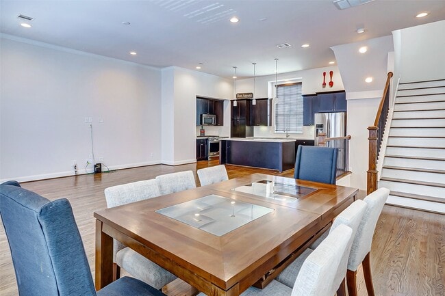 Building Photo - 2209 Chenevert St