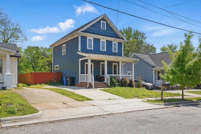 Building Photo - AVAILABLE-GREAT HOME IN THE HEART OF RALEI...