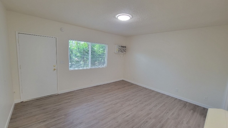 Building Photo - 15546 Vanowen St