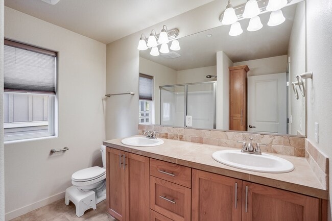 Building Photo - Beautiful 3 Bed, 2.5 Bath Rental Home in W...
