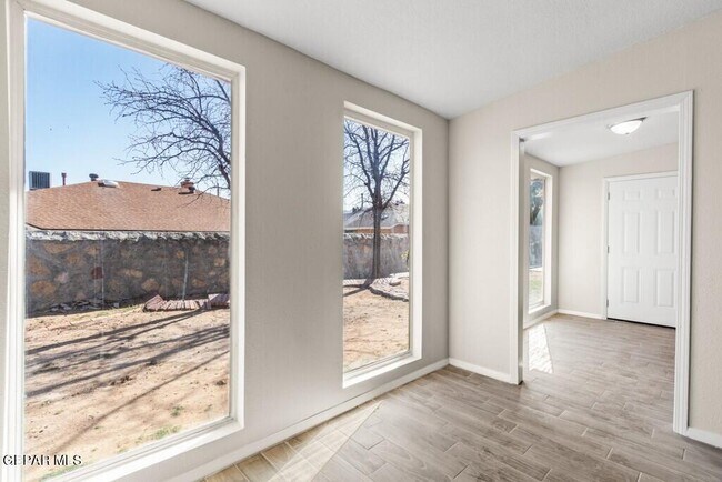 Building Photo - 4528 R L Shoemaker Dr