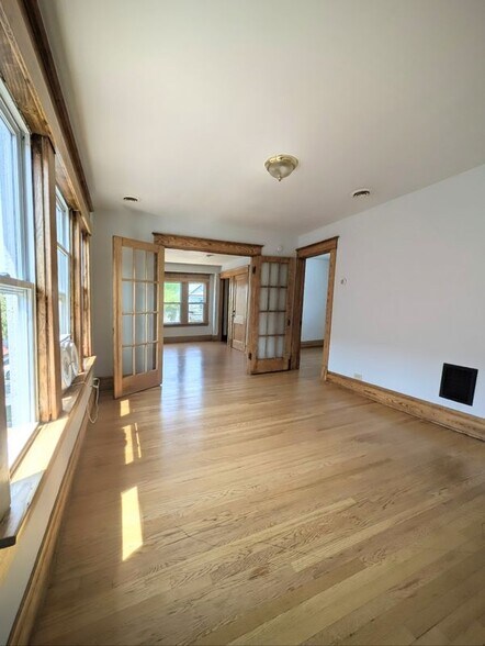 Building Photo - 47 Bridgeman St