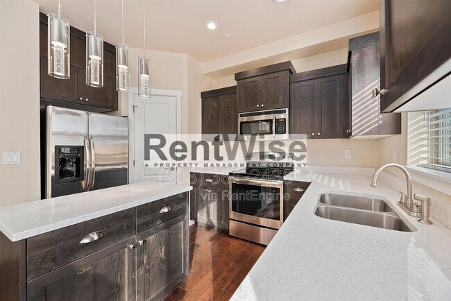 Building Photo - 8732 W Pine Valley Ln