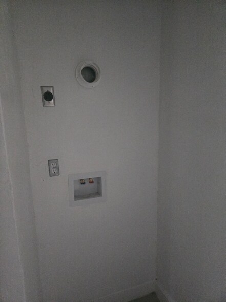 Building Photo - 304.5 S Holloway St