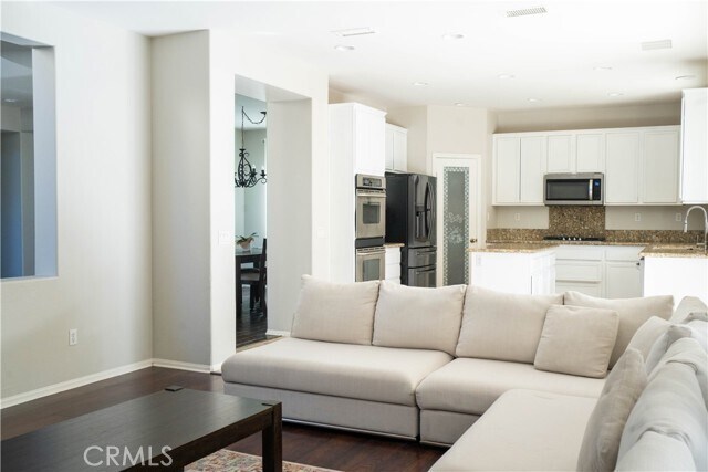 Building Photo - 36719 Torrey Pines Dr