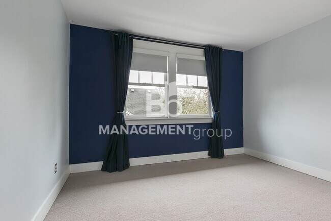 Building Photo - Stunning Historic Bungalow Just Minutes From City Center!