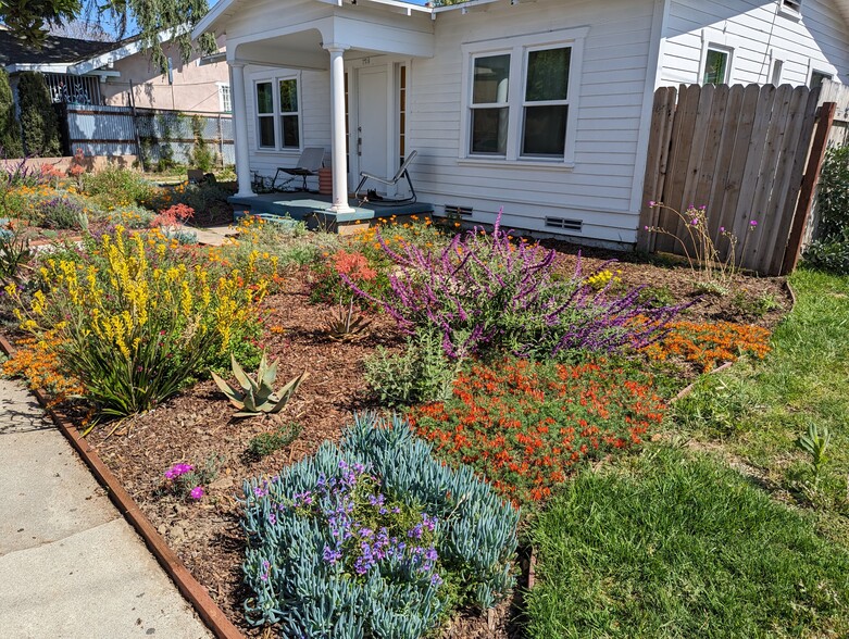 Building Photo - 728 E Palmer Ave