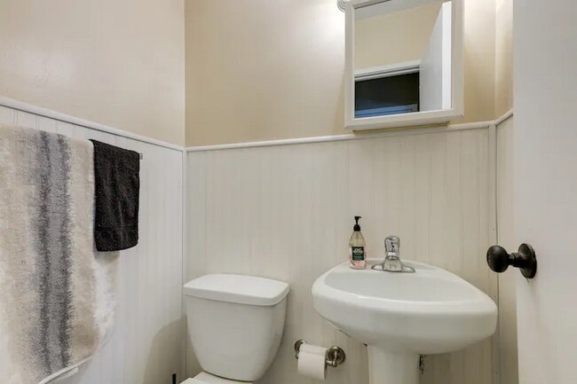 Building Photo - 1223 Ringwalt Dr