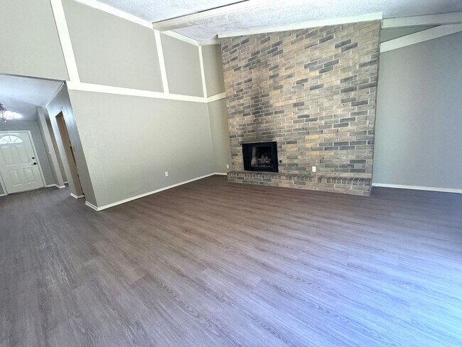 Building Photo - 39th Place Duplex