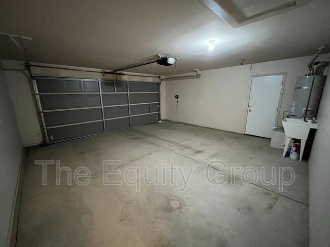 Building Photo - 1422 E Mesa Ct