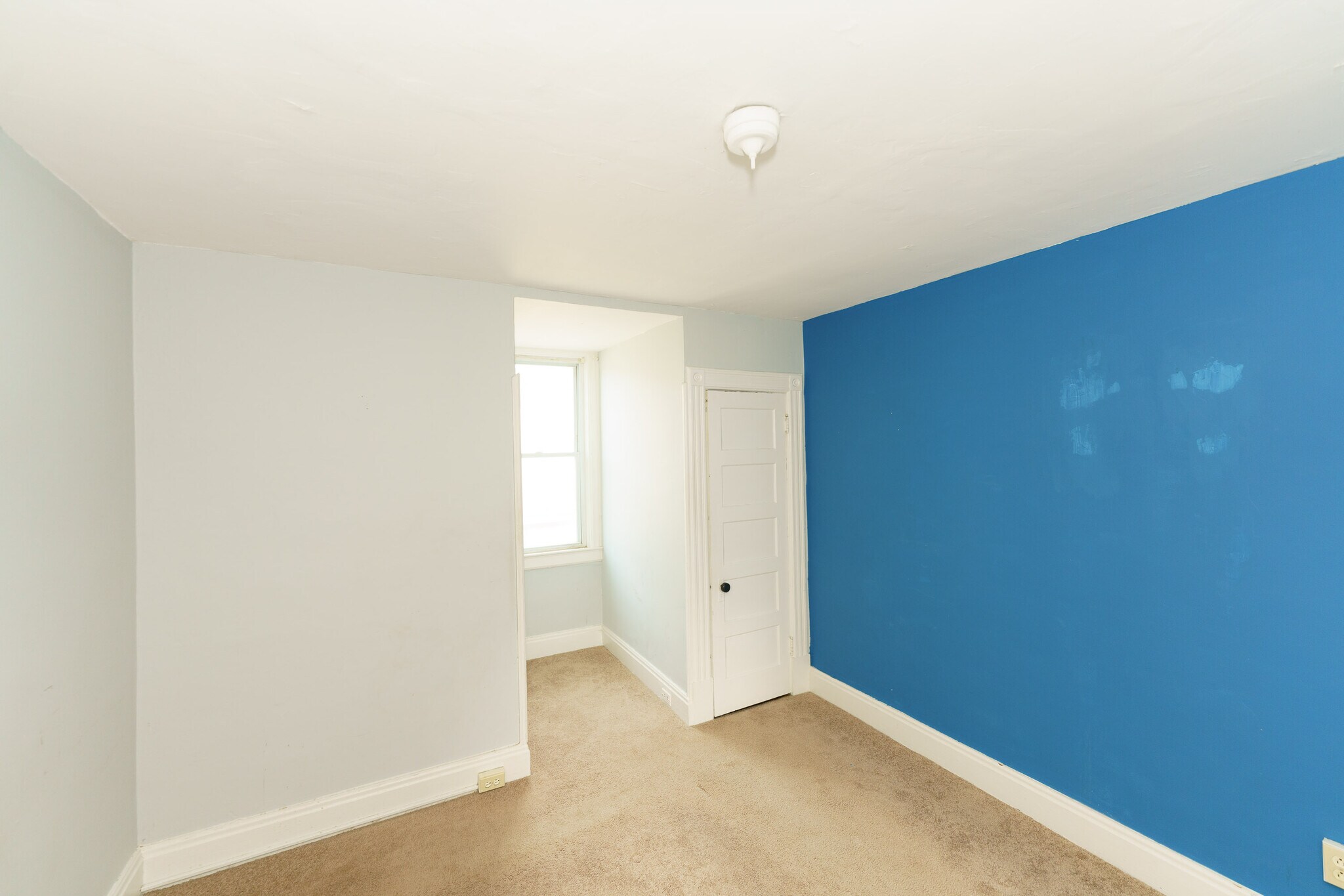Building Photo - 6 Larch Ave