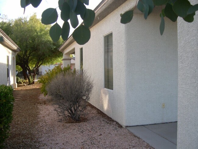 Building Photo - 2522 Libretto Ave