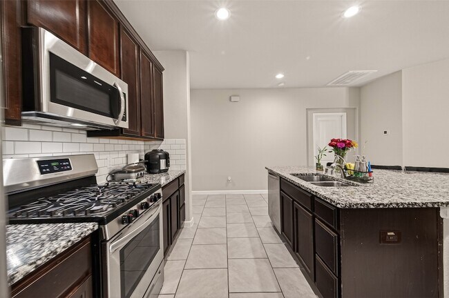 Building Photo - 18306 Pelham Holw Trl