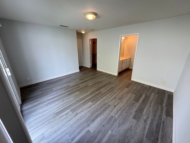 Building Photo - Welcome to Your New Home: Stunning Apartments in Monrovia