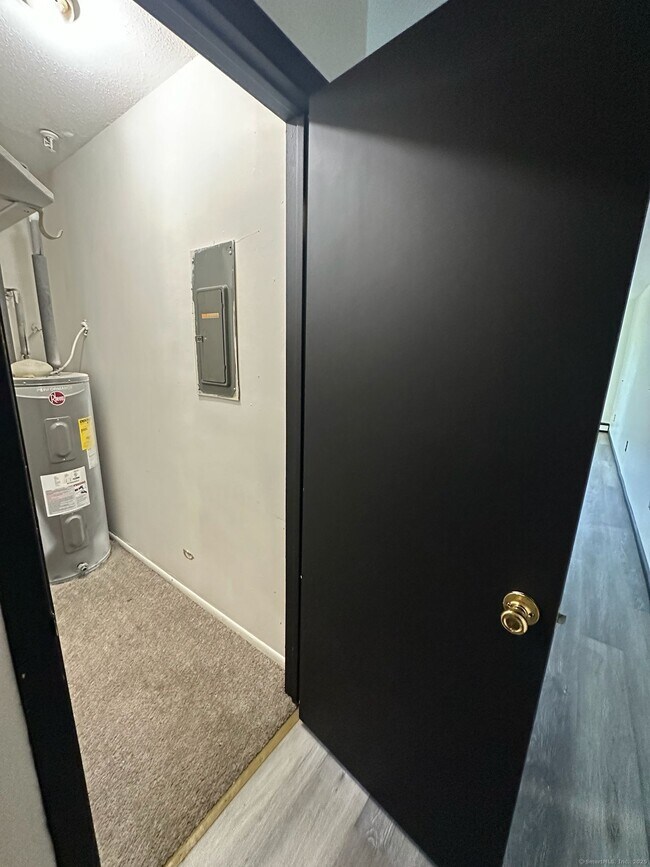 Building Photo - 1660 E Main St