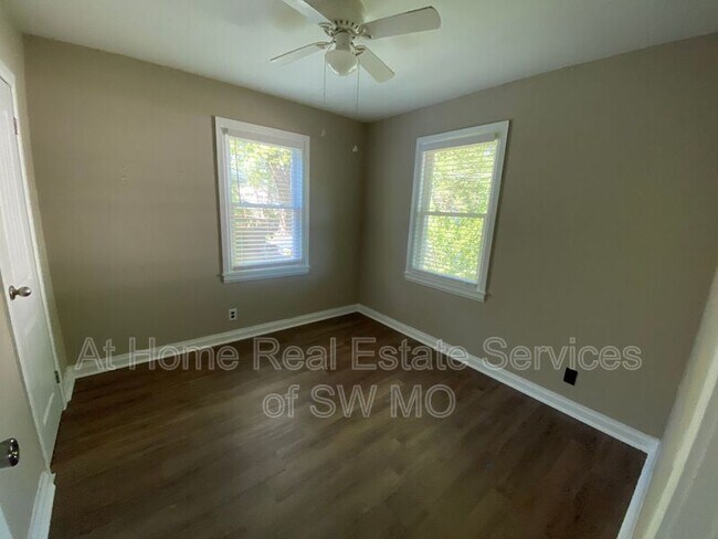 Building Photo - 520 N Warren Ave