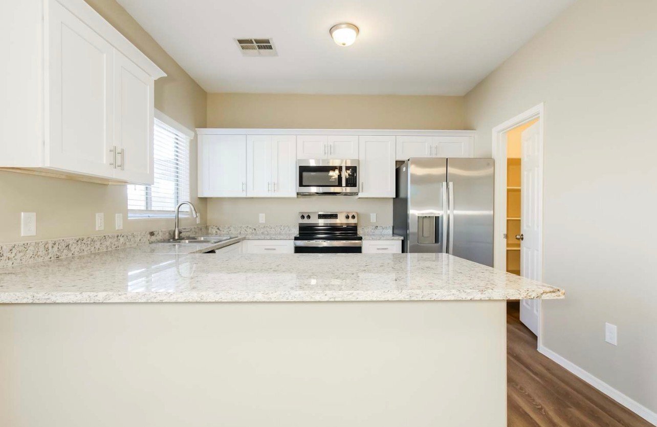 Building Photo - 5622 S 11th Pl