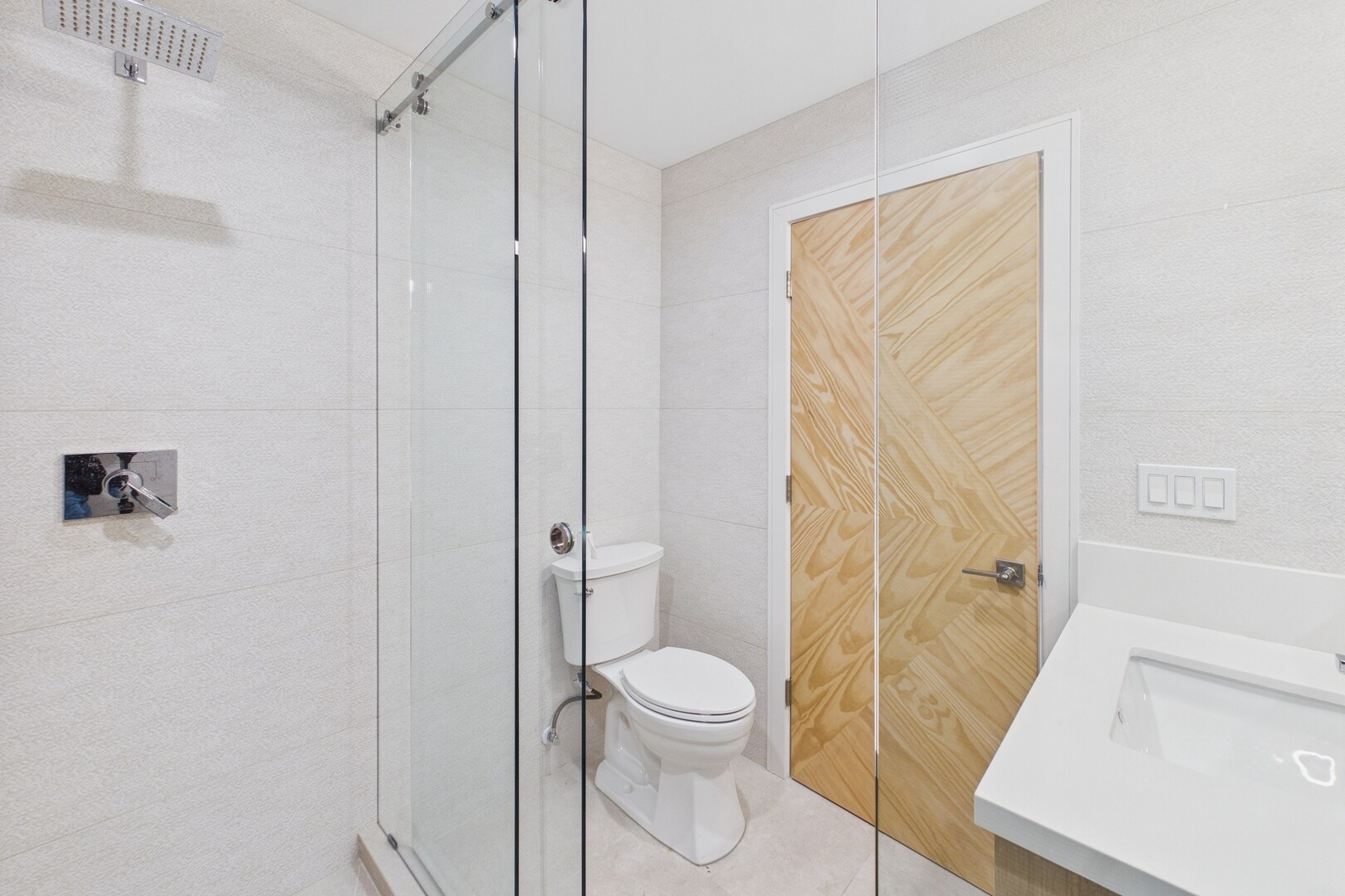 Building Photo - 2282 Whitney Ave