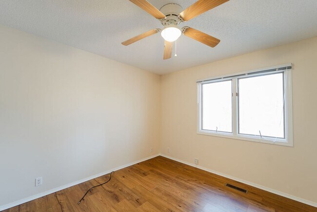 Building Photo - 2 bed, 2 bath newly renovated