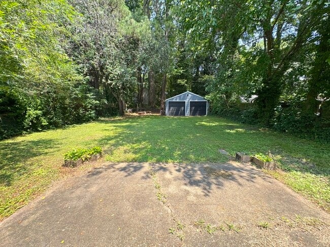 Building Photo - Charming Two-Bedroom Single Family Home with Detached Garage