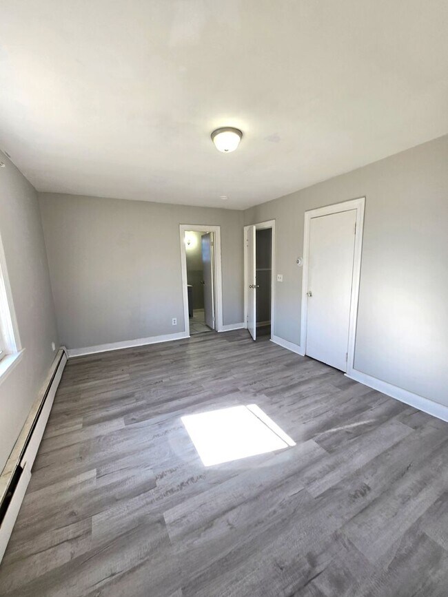 Building Photo - 150 Sisson St