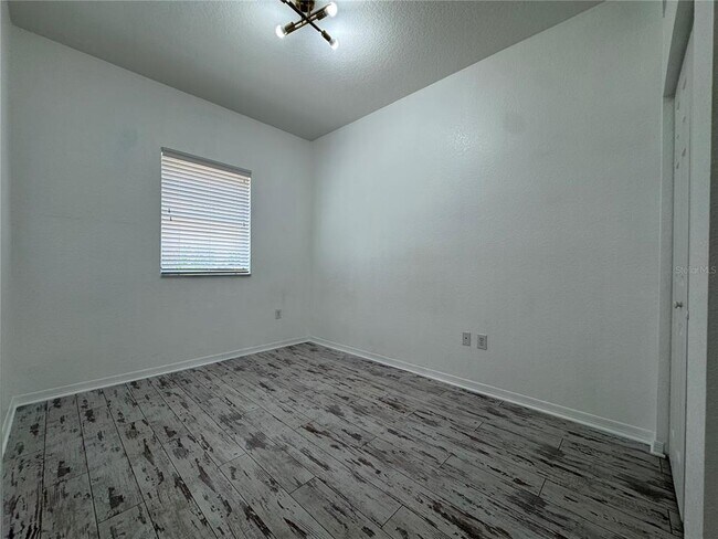 Building Photo - 1064 N Tamiami Trl