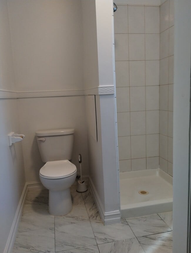 Building Photo - 6943 Balcom Ave