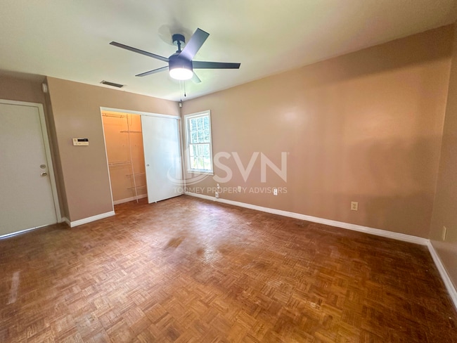 Building Photo - 313 Vanderbilt Dr