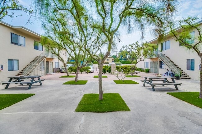 Interior - 2419 S Ridgeley Dr