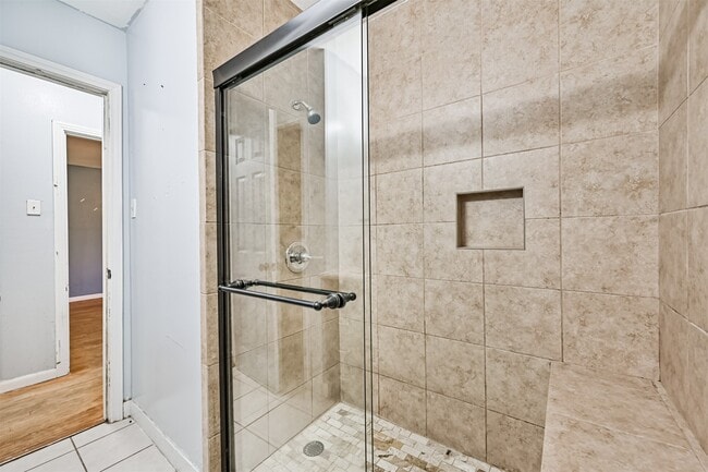 Building Photo - 1007 Plum St