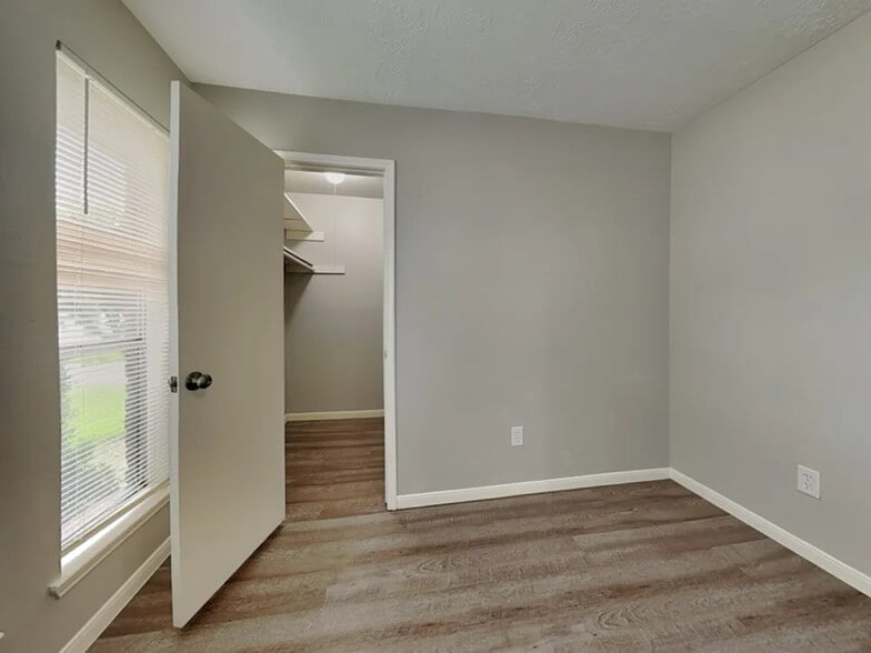 Building Photo - 16515 Cairngorm Dr