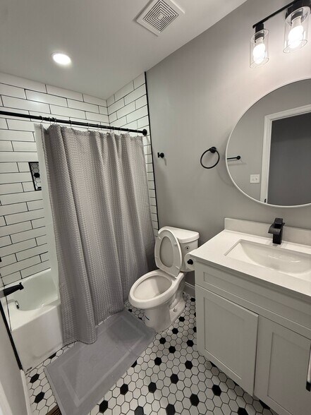 Building Photo - 2317 Barclay St