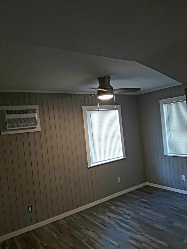 Bedroom 1 with new ceiling fan & AC unit - 130 Glenwood Ct