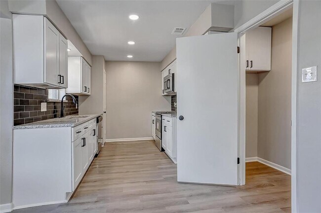 Building Photo - 3014 Northridge Dr