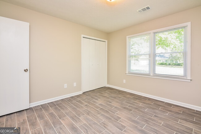 Building Photo - 1642 Sugarmaple Dr SW