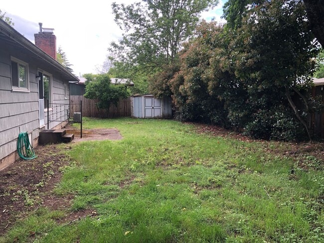 Building Photo - Charming 2 or 3 bedroom, 1 bath home in Great Location!