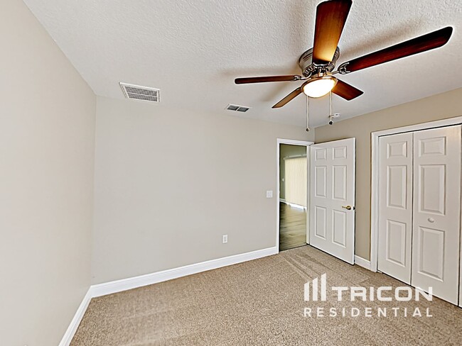 Building Photo - 401 Lisa Ann Ct