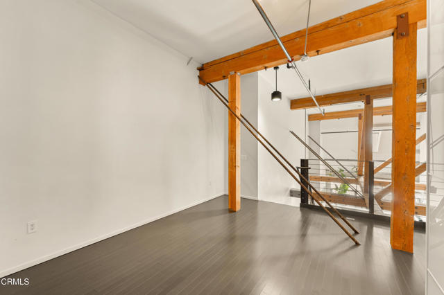 Building Photo - 530 S Hewitt St