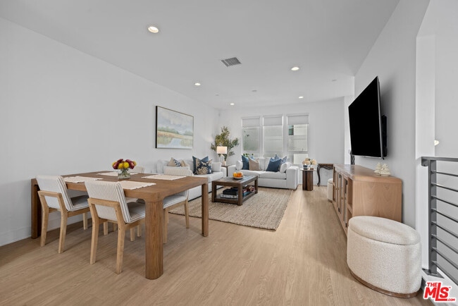 Building Photo - 10827 W Riverton Ct