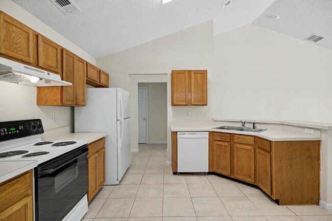 Building Photo - Indian Trails