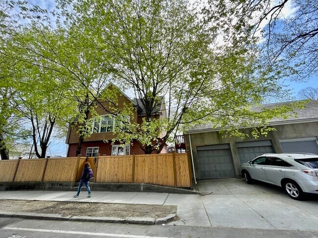 Building Photo - 155 Amory St