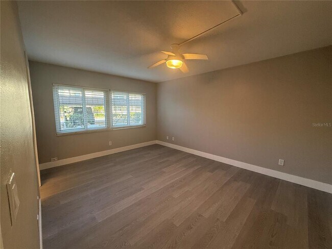 Building Photo - 4700 Cove Cir