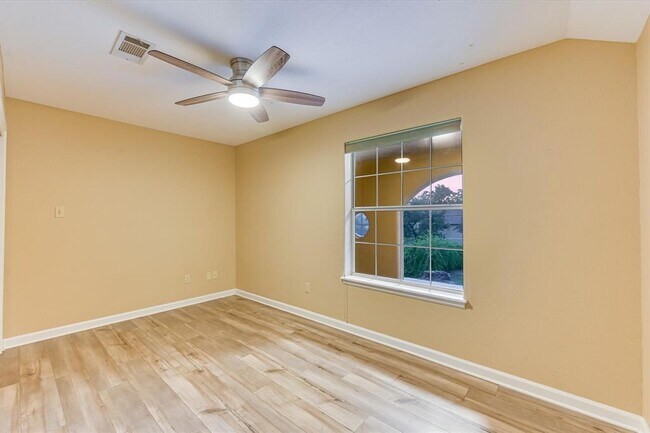 Building Photo - 2405 Bahama Rd