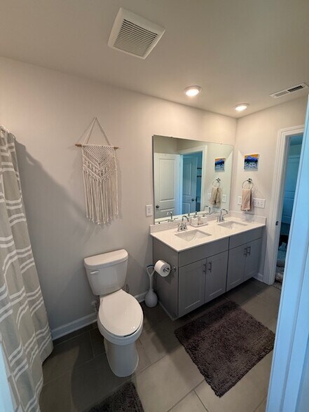 Bedroom bathroom - 1216 Plumcrest Dr