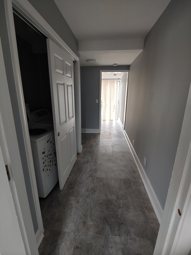 Building Photo - 33 S Calhoun St