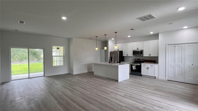 Building Photo - 3360 SW 129th Loop